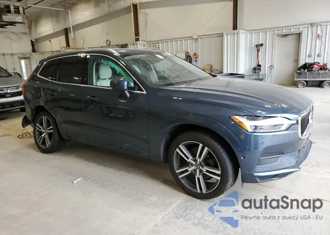 2018 Volvo Xc60 T5 Momentum z USA, uszkodzony, nr VIN YV4102RK4J1070470